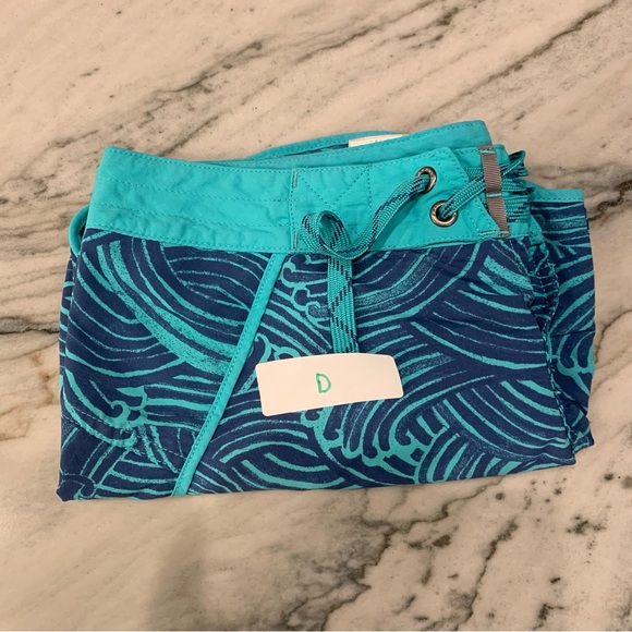 Patagonia Women’s Wavefarer Board Shorts. Size 2.  Great condition! - Picture 12 of 12